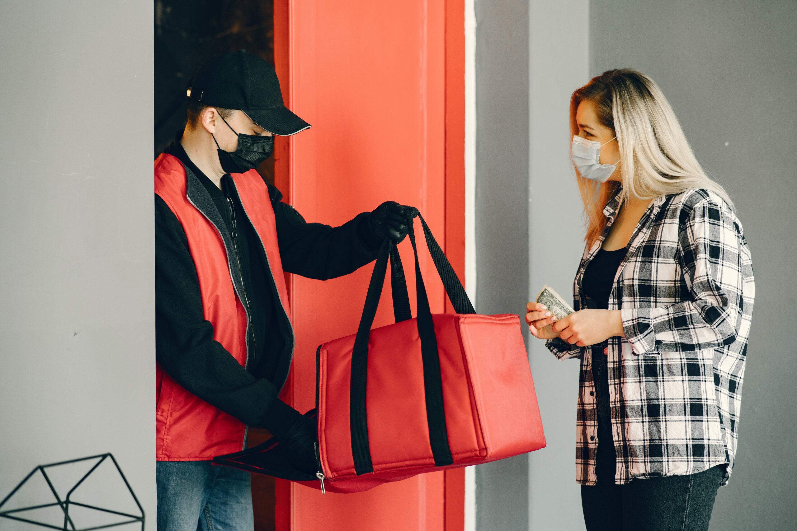 Delivery é o futuro dos restaurantes? Qual a real importância de entregar comida em casa?
