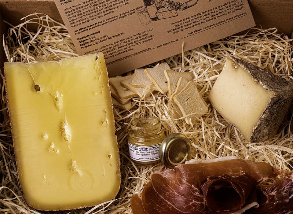 Imagem com a mesa de tábua de frios