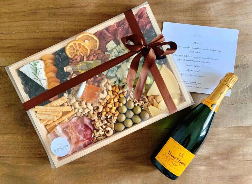 Imagem com a mesa de tábua de frios